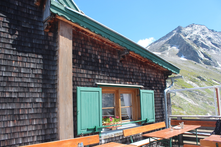 Kasseler Hütte im Zillertal Sonnenterrasse