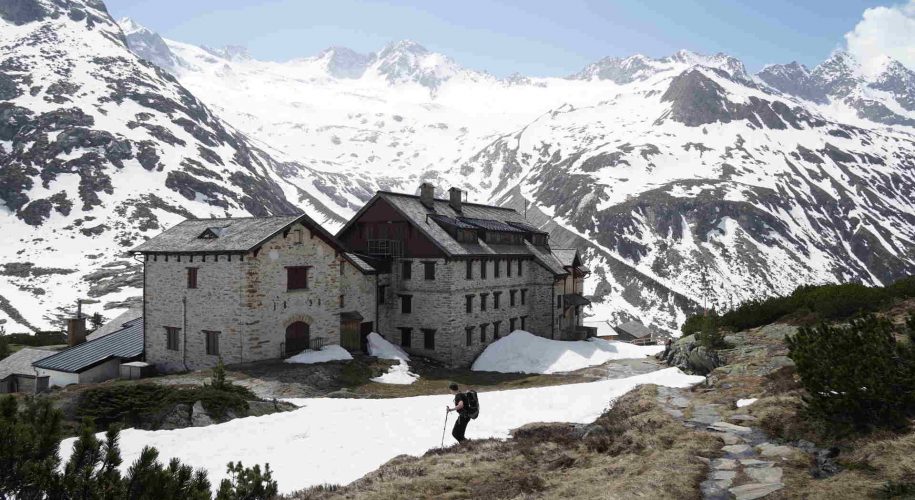 Berliner Hütte vor dem Start in die Sommersaison