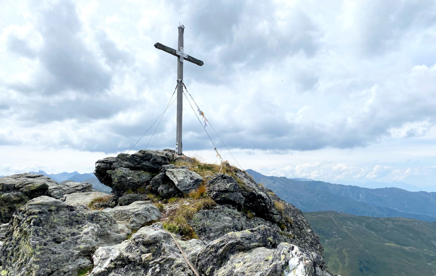 Gipfelkreuz des Pfaffenbichl im Zillertal