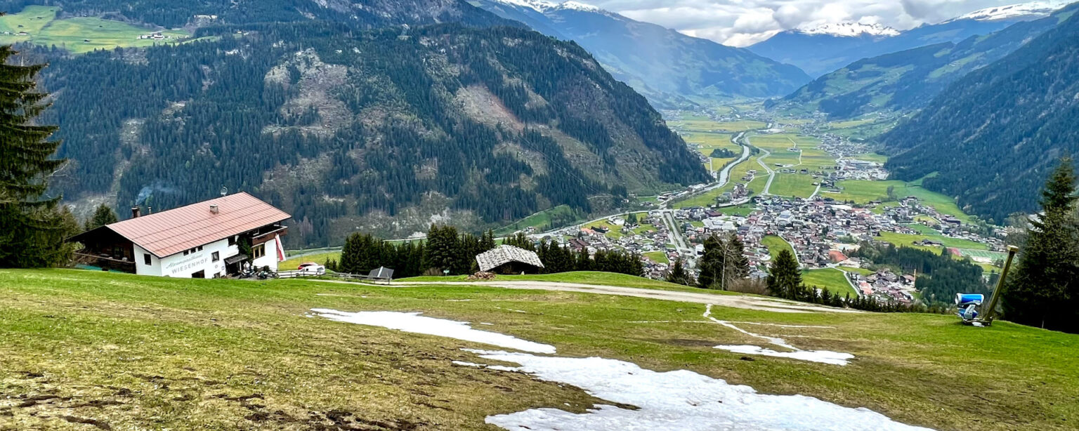 Der Wiesenhof mit Ausblick auf Mayrhofen im Zillertal