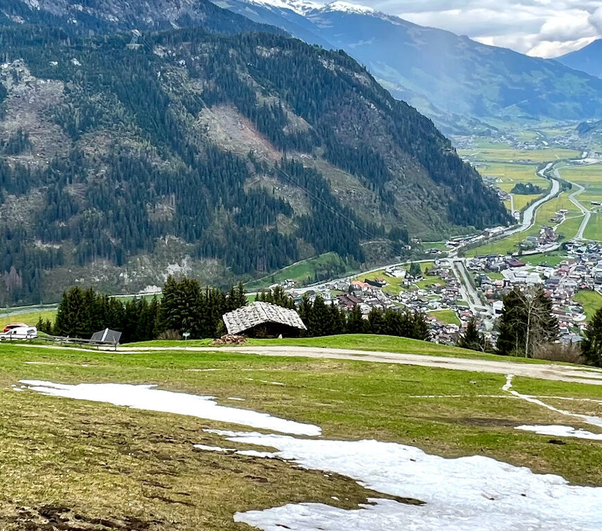 Der Wiesenhof mit Ausblick auf Mayrhofen im Zillertal