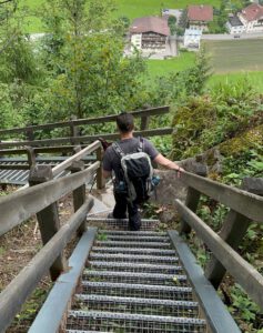 Stahltreppe auf dem Wanderweg 2 vom Gasthaus Zimmereben nach Mayrhofen