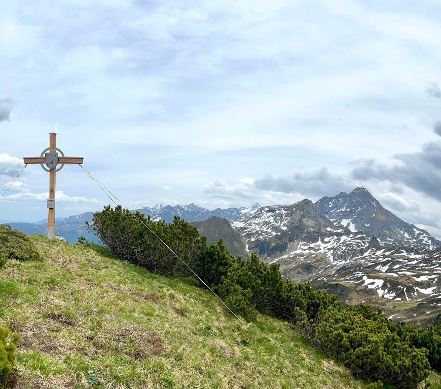 Gipfelkreuz des Freikopf am Gerlosstein / Panoramabild
