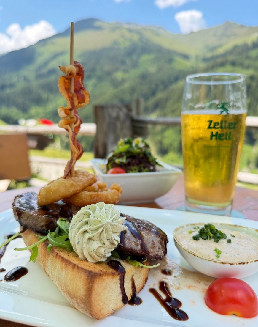 Steaksandwich auf der Huberwinkelalm